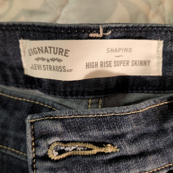NWT.. Women's Levis Signature Super skinny, shaping jeans - Picture 11 of 12